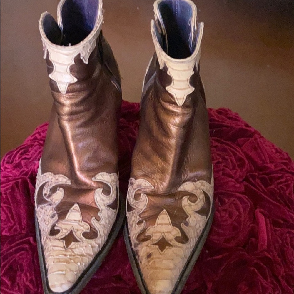 Ankle bootie